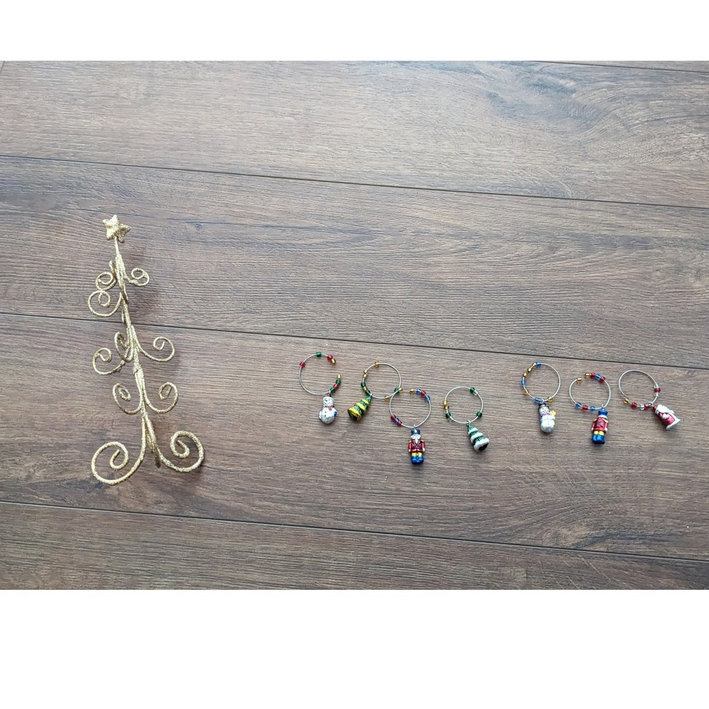 Christmas Wine Charms Set of 7 with Decorative Tree‎